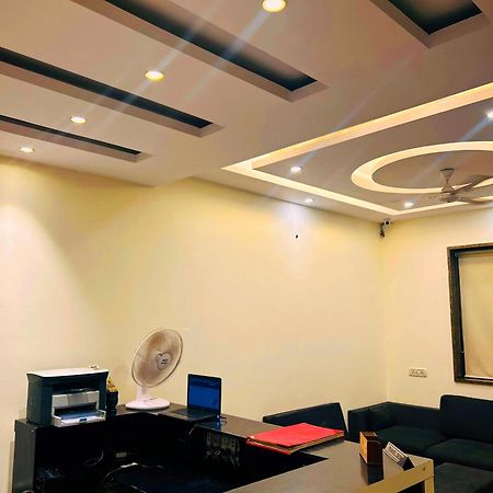 Hotel Aerocity Golden Close To New Delhi Airport Exteriör bild