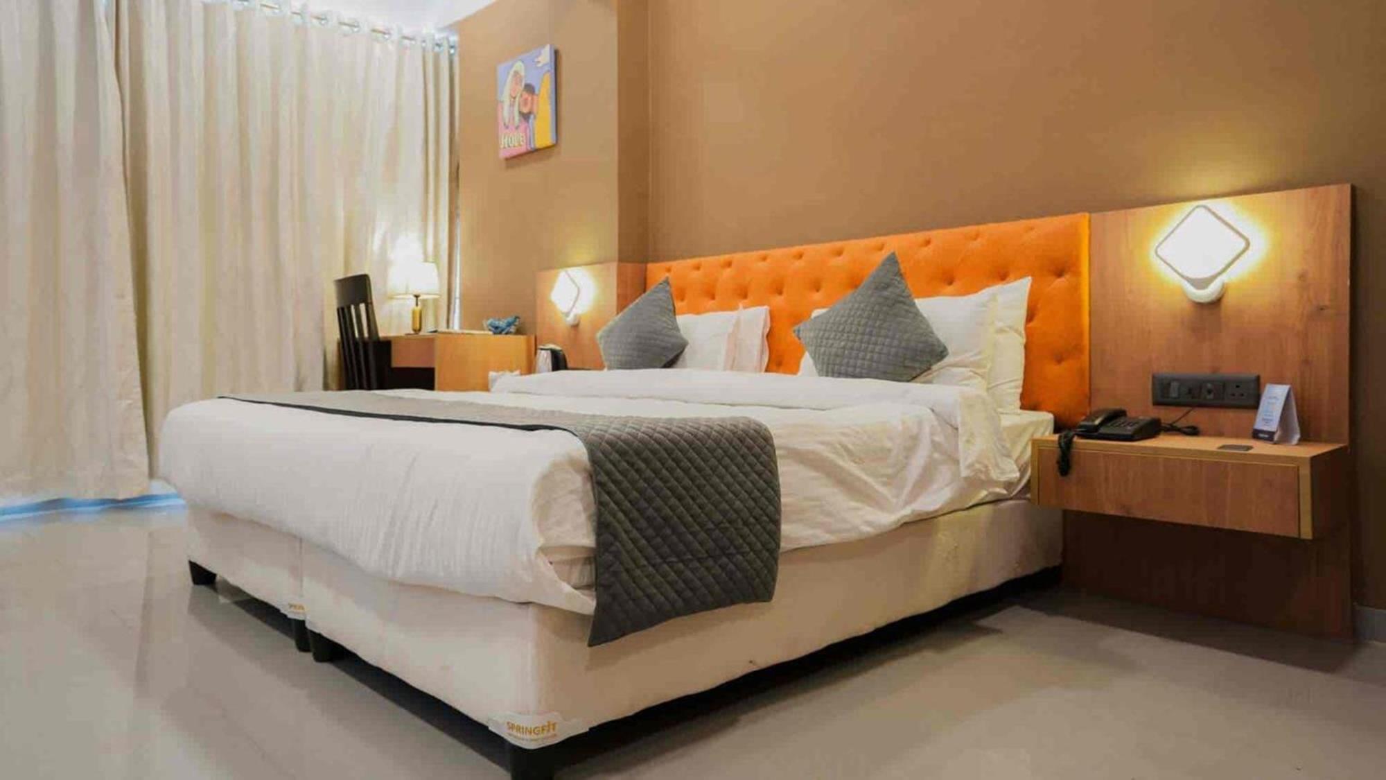 Hotel Aerocity Golden Close To New Delhi Airport Exteriör bild