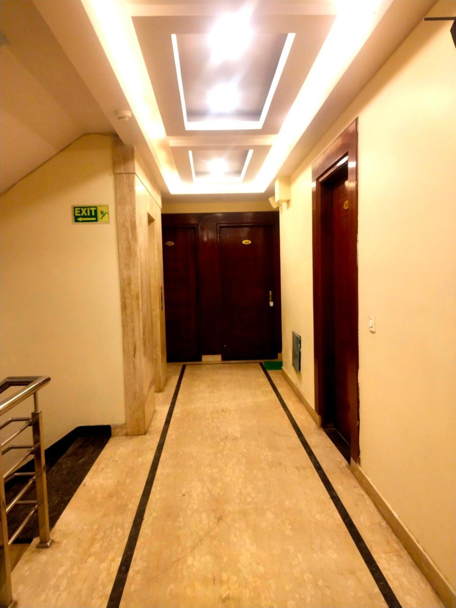 Hotel Aerocity Golden Close To New Delhi Airport Exteriör bild
