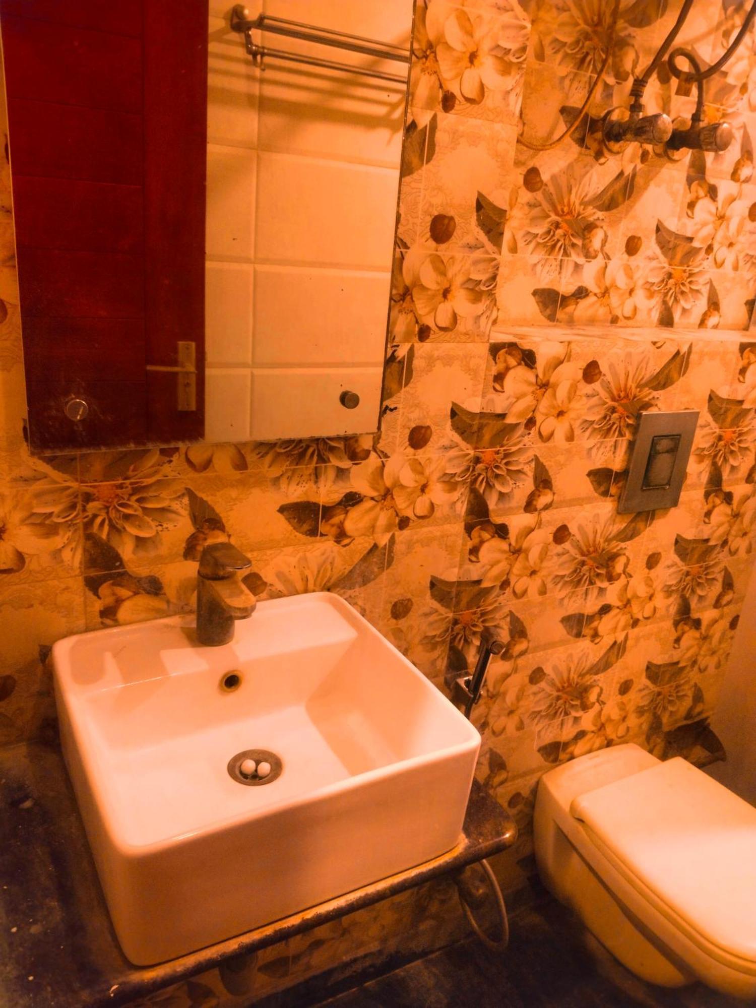 Hotel Aerocity Golden Close To New Delhi Airport Exteriör bild