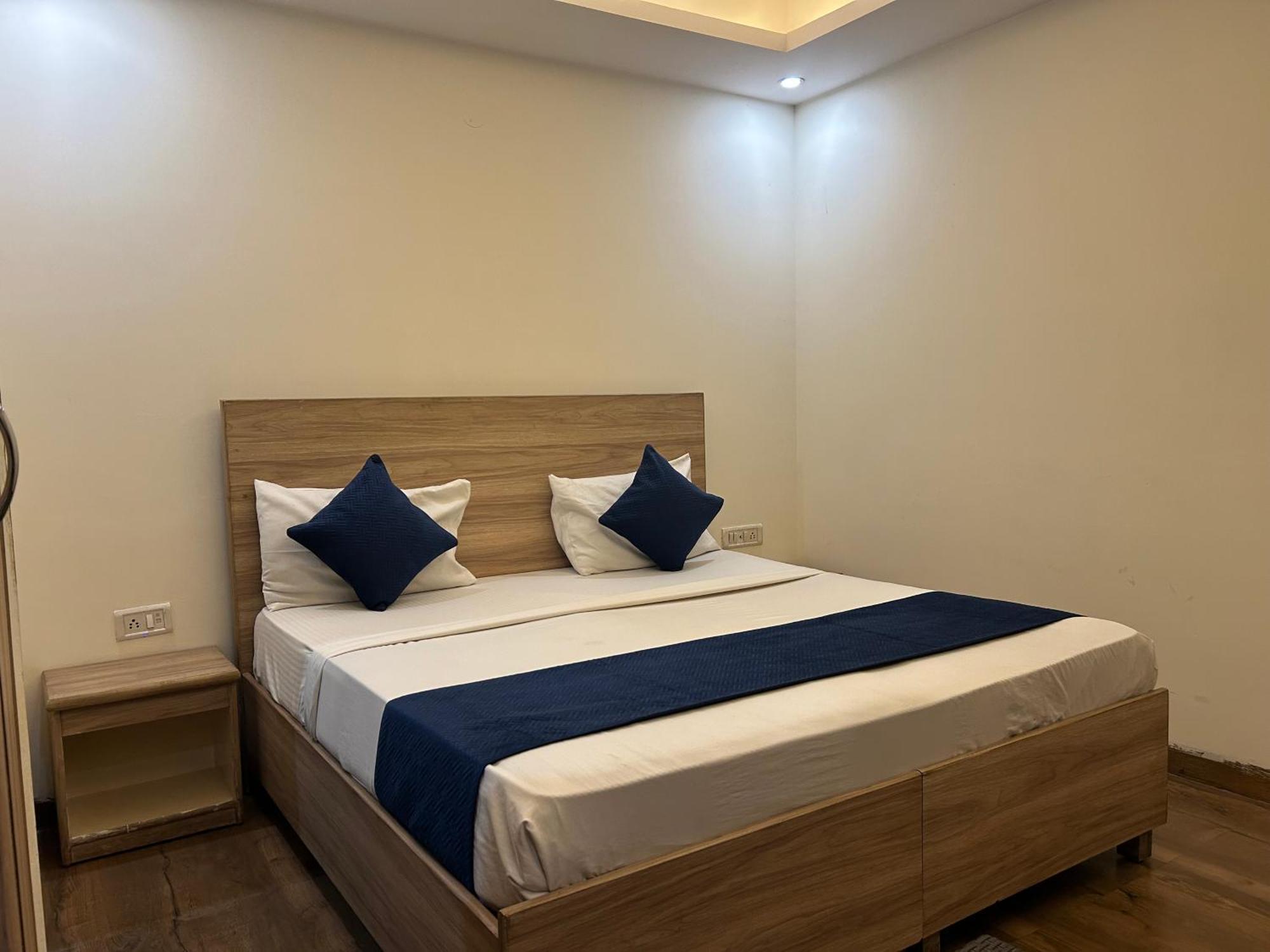 Hotel Aerocity Golden Close To New Delhi Airport Exteriör bild