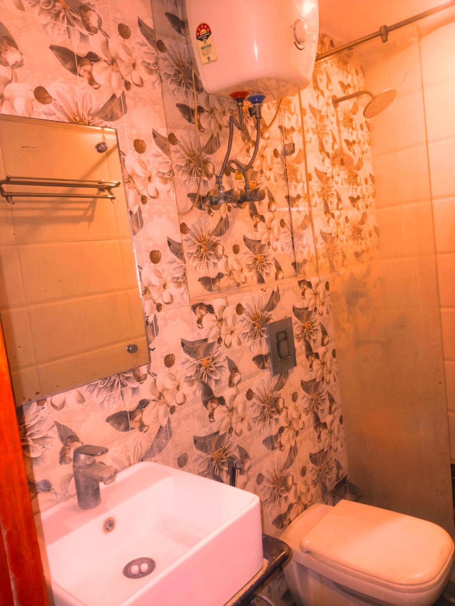 Hotel Aerocity Golden Close To New Delhi Airport Exteriör bild
