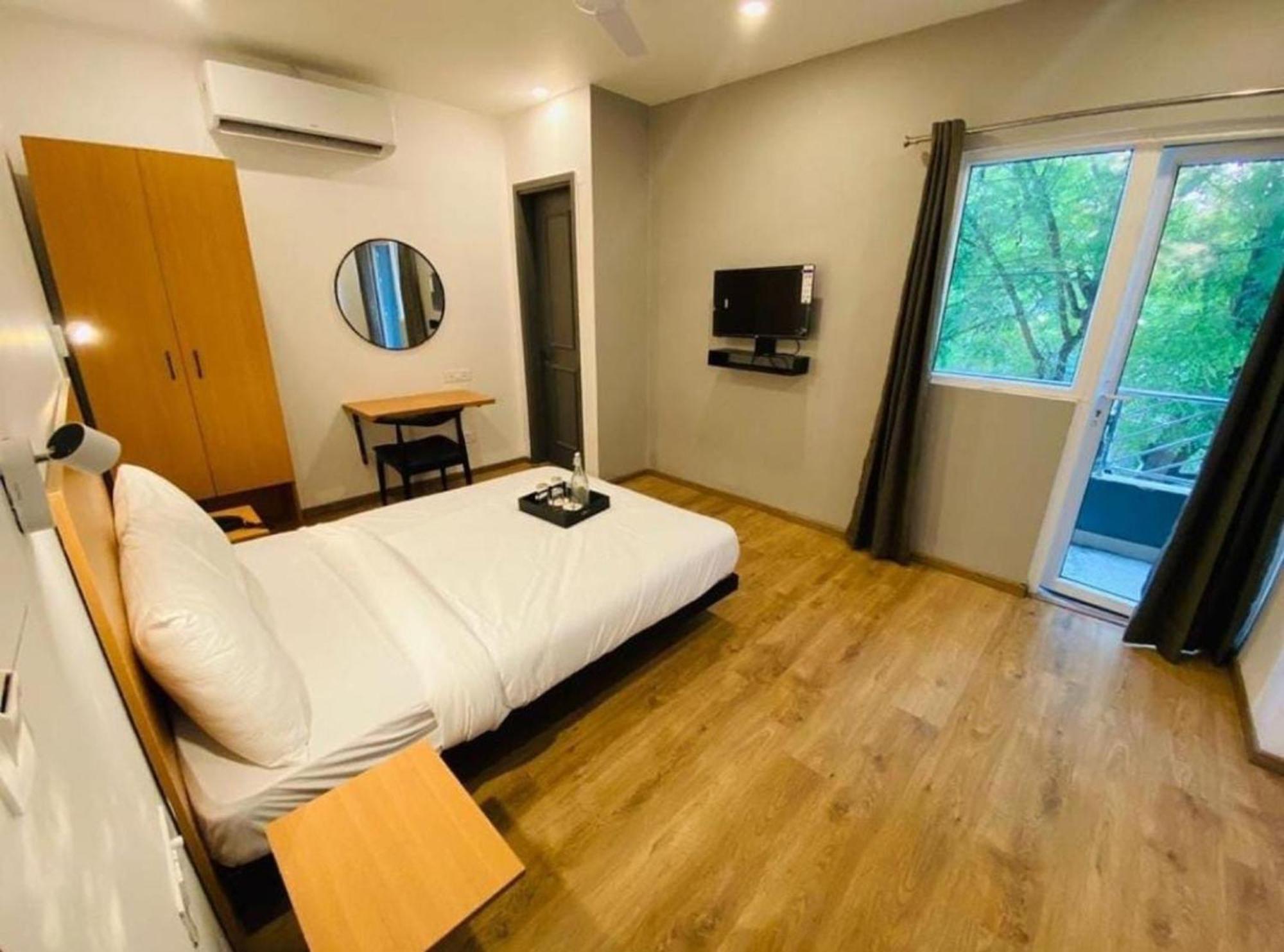 Hotel Aerocity Golden Close To New Delhi Airport Exteriör bild